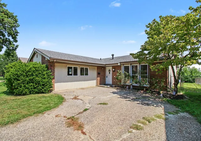 Photo 3 of Sale Pending at 205 Merravay Dr, Florence, KY 41042 | MLS# 646101 | Listing updated on 2026-08-31
