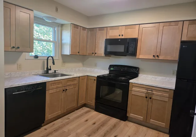 Listing Photo 3 - Condo for sale in building located at 662 S Grand Ave, Fort Thomas, KY 41075 - Unit #662