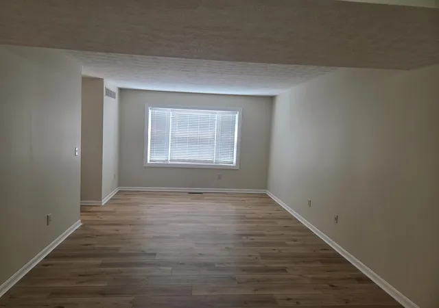 Listing Photo 5 - Condo for sale in building located at 662 S Grand Ave, Fort Thomas, KY 41075 - Unit #662