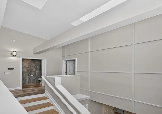 Listing Photo 2 - Condo for sale in building located at 926 Virginia Ln, Covington, KY 41016 - Unit #926