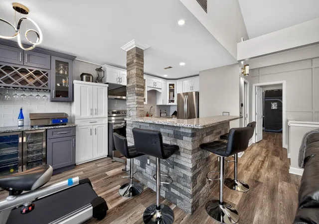 Listing Photo 3 - Condo for sale in building located at 926 Virginia Ln, Covington, KY 41016 - Unit #926