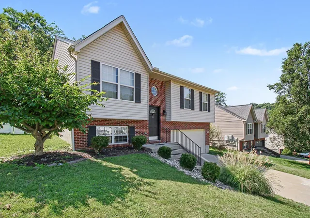 Photo 2 of Single family home for sale at 2067 Gribble Dr, Fort Mitchell, KY 41017 | MLS# 646102 | Listing updated on 2026-09-13