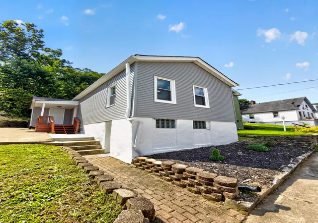 Photo 2 of Single family home for sale at 1207 John St, Covington, KY 41016 | MLS# 646125 | Listing updated on 2026-08-28