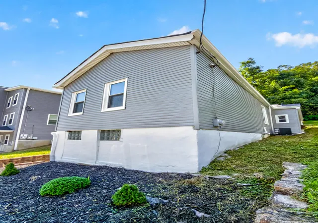 Photo 4 of Single family home for sale at 1207 John St, Covington, KY 41016 | MLS# 646125 | Listing updated on 2026-08-28
