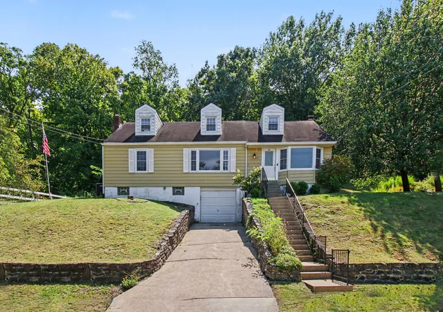 Photo 1 of Single family home for sale at 519 Cleveland Ave, Taylor Mill, KY 41015 | MLS# 646148 | Listing updated on 2026-09-03
