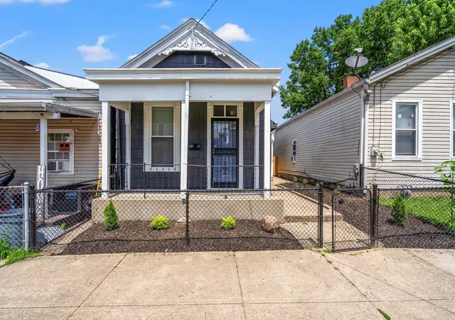 Photo 2 of Single family home for sale at 215 W 7th St, Newport, KY 41071 | MLS# 646143 | Listing updated on 2026-08-28