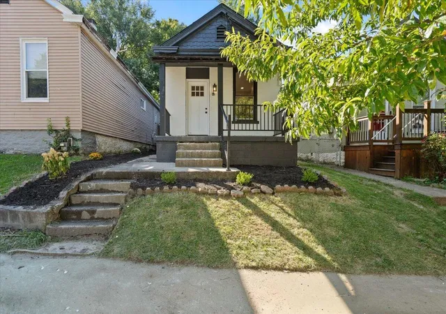 Photo 1 of Sale Pending at 417 W 16th St, Covington, KY 41014 | MLS# 646173 | Listing updated on 2026-09-05