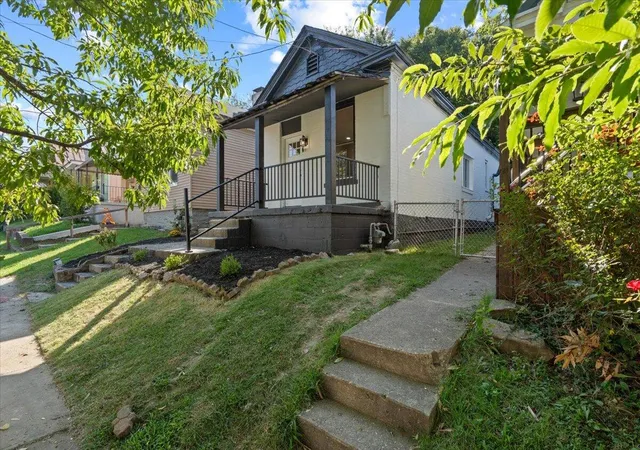 Photo 2 of Sale Pending at 417 W 16th St, Covington, KY 41014 | MLS# 646173 | Listing updated on 2026-09-05
