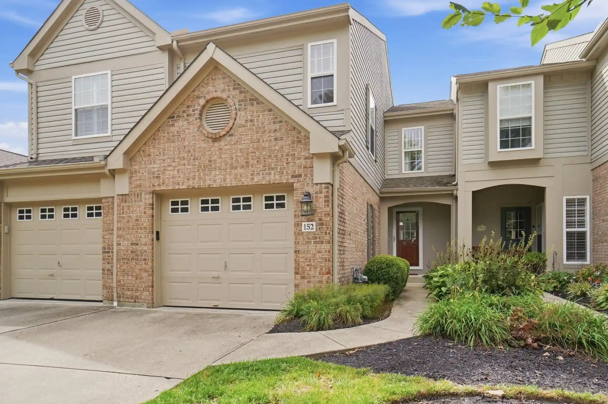Listing Photo 1 - Condo for sale in 152 Hidden Ridge Ct located at 152 Hidden Ridge Ct, Newport, KY 41076 - Unit 152 Hidden Ridge Ct