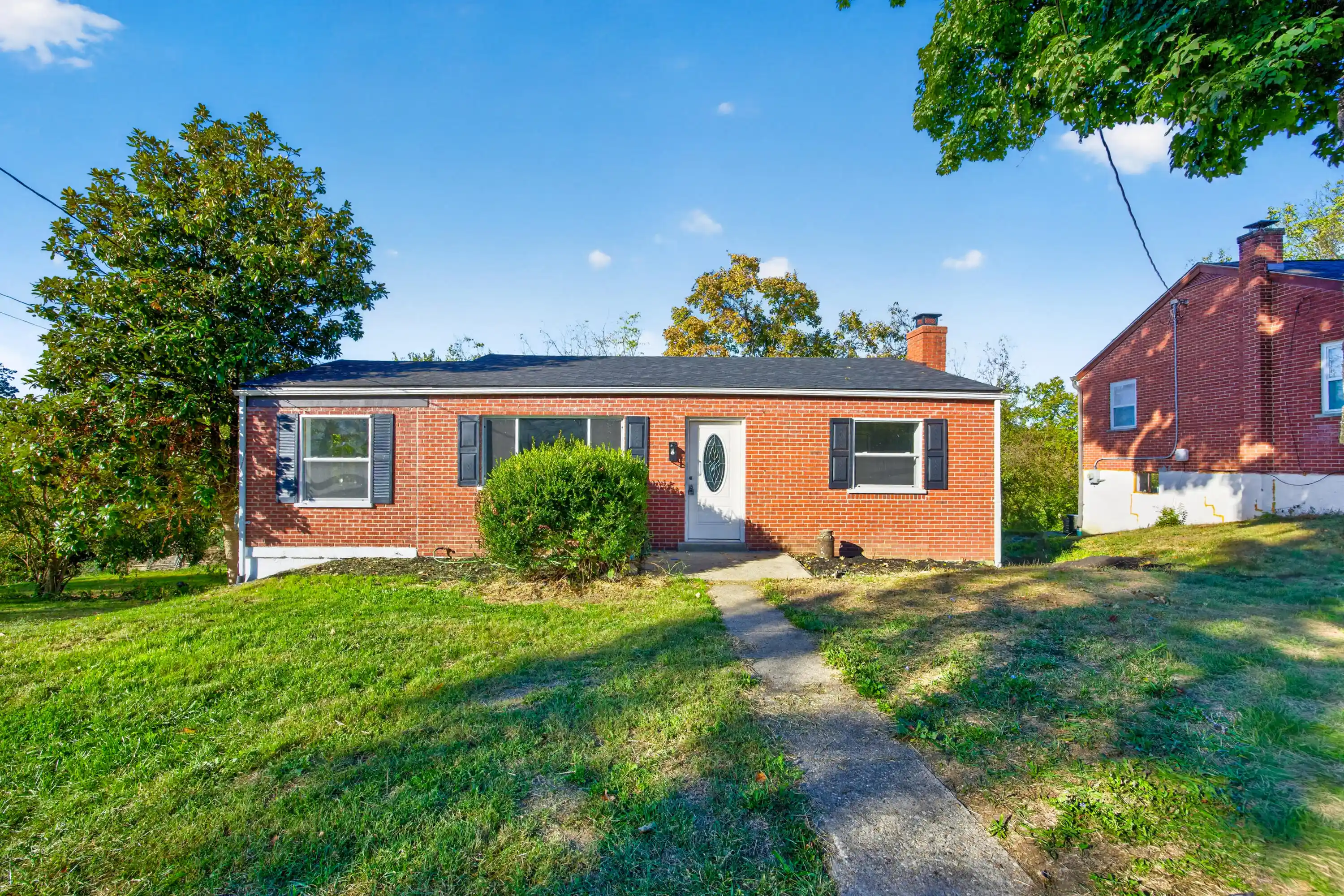 Photo 1 of Single family home for sale at 579 Valley View Dr, Latonia, KY 41015 | MLS# 647417 | Listing updated on 2026-10-27