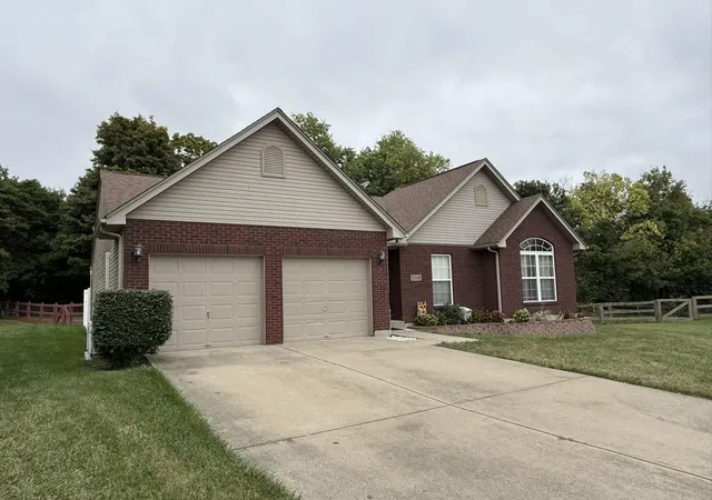 Photo 3 of Sale Pending at 1027 Buddleia Ct, Florence, KY 41042 | MLS# 647000 | Listing updated on 2026-09-29
