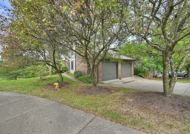Townhouse for sale at 4050 Edgelake Ct, Ft Mitchell, KY 41017 | MLS# 647254