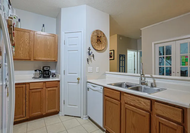 Listing Photo 4 - Condo for sale in building located at 145 Saddlebrook Ln, Florence, KY 41042 - Unit #608