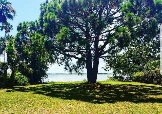Photo 2 of Single family home for sale at 1095 Newfound Harbor Dr, Merritt Island, FL 32952 | MLS# 885572 | Listing updated on 2026-05-07
