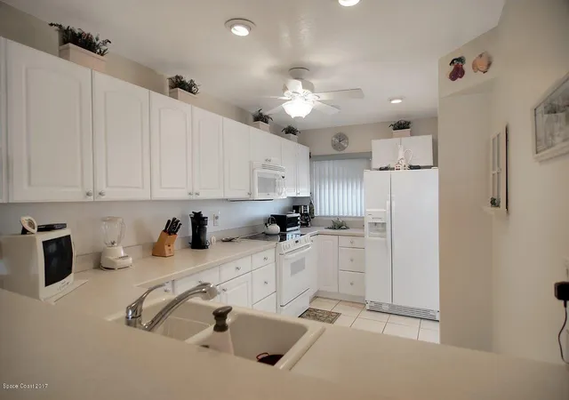 Photo 4 of Condominium at 2150 N Hwy A1A #408, Indialantic, FL 32903 | MLS# 776807 |  | Sold on 2017-05-04