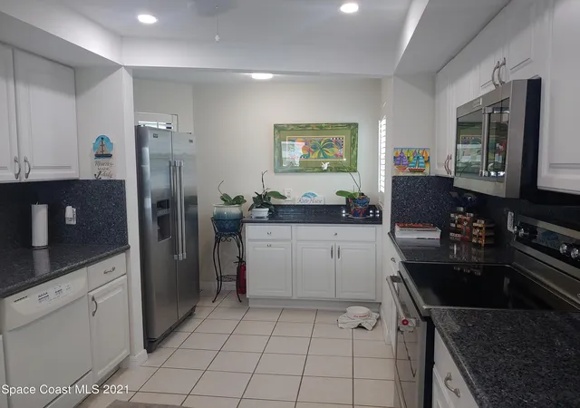 Photo 4 of Condominium at 5011 Dixie Hwy Ne #406, Palm Bay, FL 32905 | MLS# 917211 | | Sold on 2021-12-28