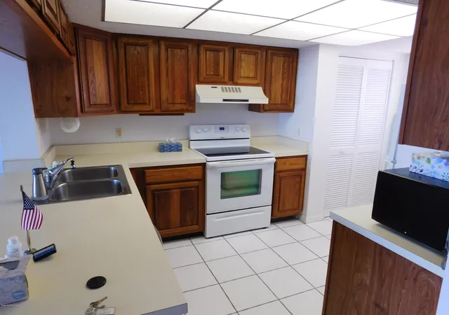 Photo 4 of Condominium at 55 N 4Th St #604, Cocoa Beach, FL 32931 | MLS# 881206 |  | Sold on 2020-08-31