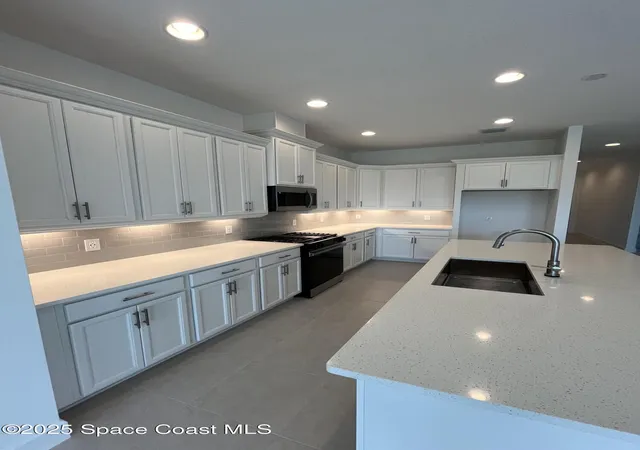 Photo 4 of Townhouse for sale at 3048 Pangea Cir, Melbourne, FL 32940 | MLS# 1029372 | Listing updated on 2026-09-10