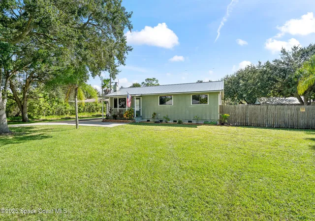 4th image of 9633 Honeysuckle Dr, Sebastian, FL 32976 | MLS# 1045309
