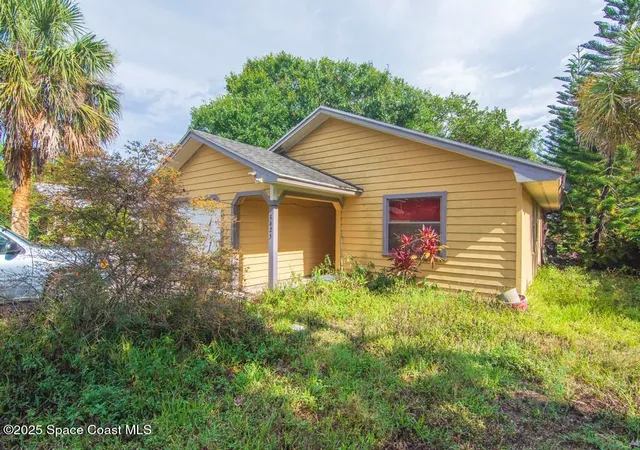 Photo 2 of Sale Pending at 3625 2nd Lane, Vero Beach, FL 32968 | MLS# 1047371 | Listing updated on 2025-07-15