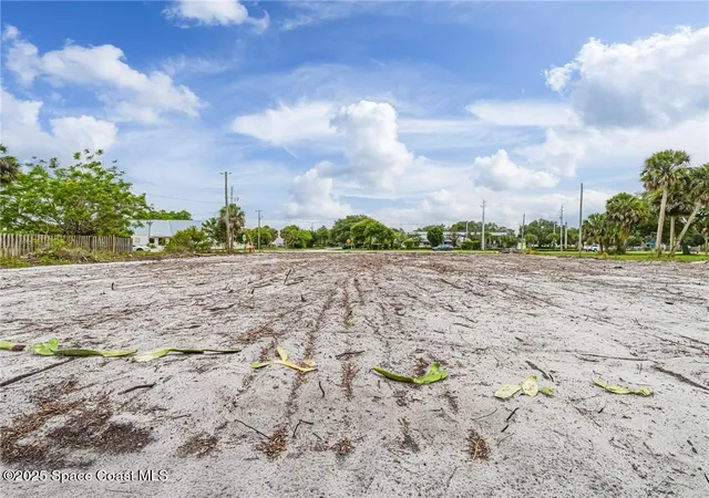 Photo 1 of Land for sale at 445 Old Dixie Hwy, Vero Beach, FL 32962 | MLS# 1048495 | Listing updated on 2026-05-29