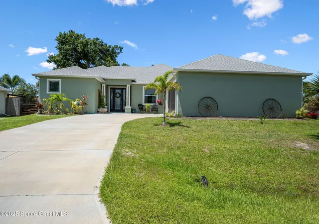 Photo 3 of Sale Pending at 898 Gera Ave Nw, Palm Bay, FL 32907 | MLS# 1055058 | Listing updated on 2026-09-15