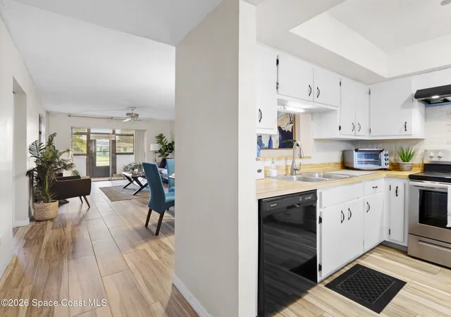 2nd image of 725 Port Malabar Blvd Ne #106, Palm Bay, FL 32905 | MLS# 1055860