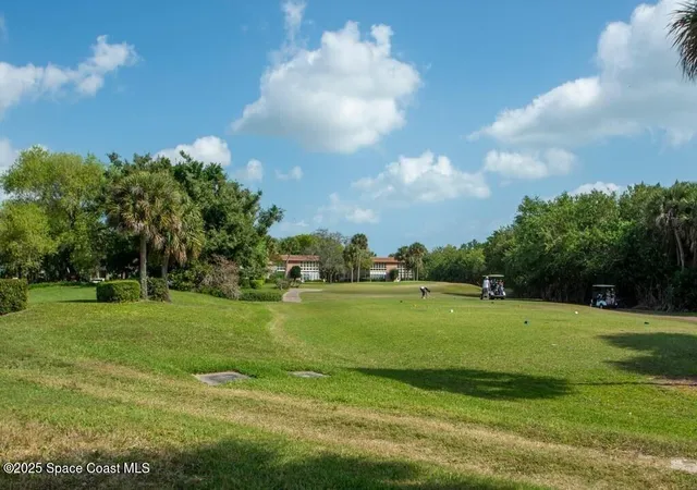 Listing Photo 2 - Condo for sale in building located at 38 Vis Gdns Trl, Vero Beach, FL 32962 - Unit #207