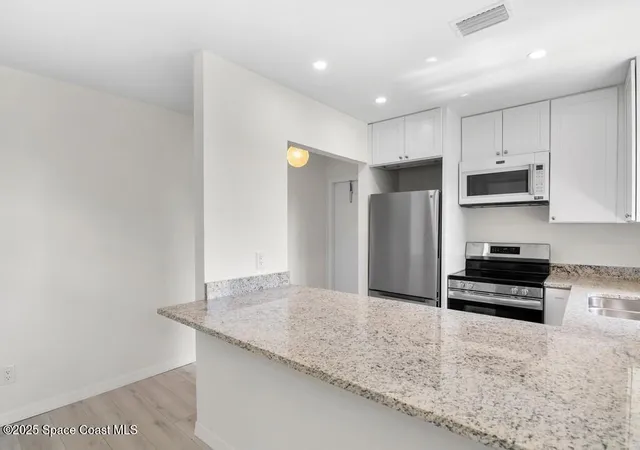 Homes for sale in Vero Beach, FL | 38 Vista Gardens Trl #207, Vero Beach, FL 32962 | MLS# 1060203