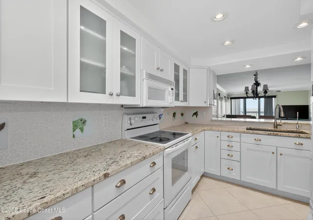 Listing Photo 5 - Condo for sale in building located at 2727 N Hwy A1A, INDIALANTIC, FL 32903 - Unit #501