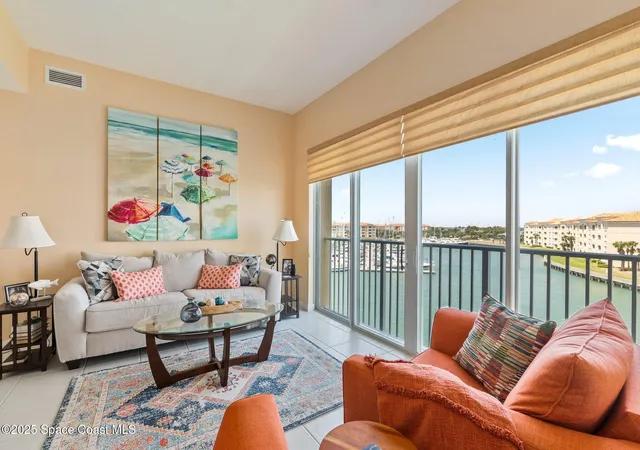 Listing Photo 5 - Condo for sale in building located at 17 Harbour Isle Dr W, Fort Pierce, FL 34949 - Unit #Ph03