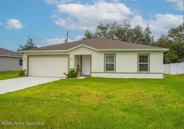Photo 1 of Single family home for sale at 7976 105th Ave, Vero Beach, FL 32967 | MLS# 1060961 | Listing updated on 2025-11-01