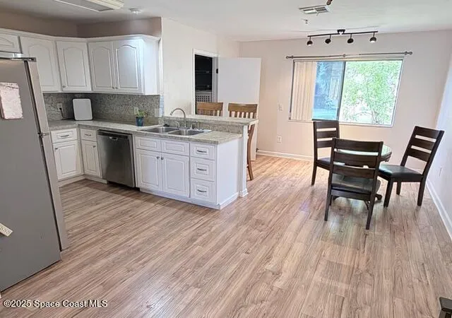 Listing Photo 4 - Condo for sale in building located at 7801 Maplewood Dr, West Melbourne, FL 32904 - Unit #916