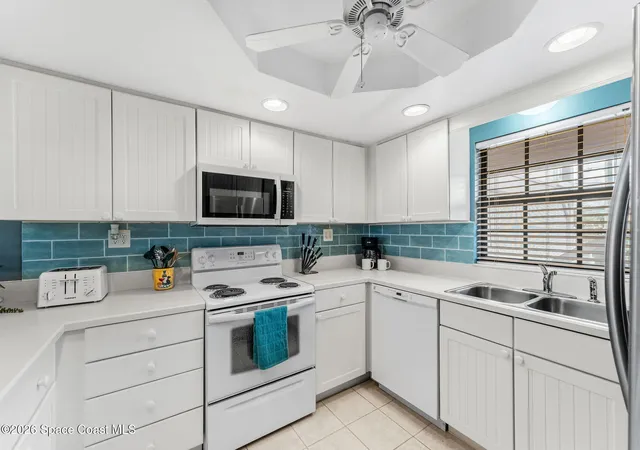 Listing Photo 4 - Condo for sale in building located at 5350 Ocean Bch Blvd, Cocoa Beach, FL 32931 - Unit #102