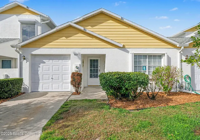 Photo 1 of Townhouse for sale at 904 Maplewood Ct, Melbourne, FL 32940 | MLS# 1064151 | Listing updated on 2026-09-04