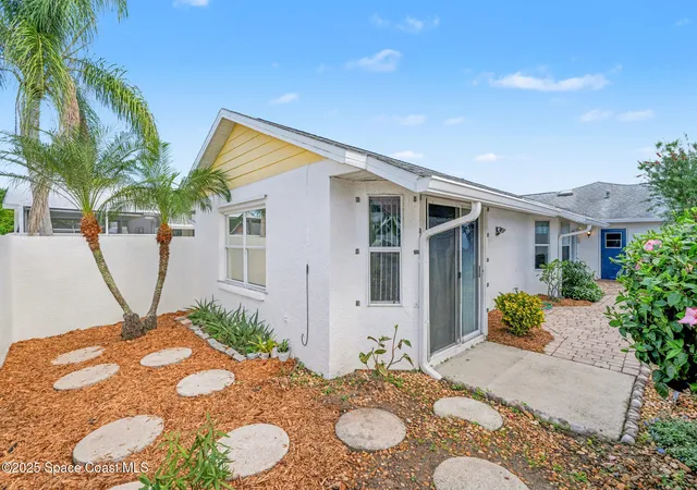 Photo 2 of Townhouse for sale at 904 Maplewood Ct, Melbourne, FL 32940 | MLS# 1064151 | Listing updated on 2026-09-04