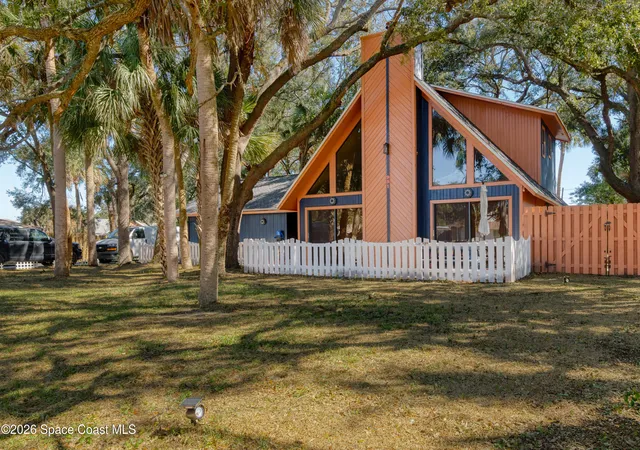 Photo 2 of Single family home for sale at 951 Pembroke Ave Ne, Palm Bay, FL 32907 | MLS# 1063898 | Listing updated on 2026-09-13