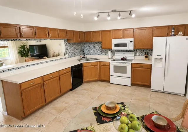 Photo 4 of Sale Pending at 124 Madison Ave, Cape Canaveral, FL 32920 | MLS# 1079794 | Listing updated on 2026-08-27