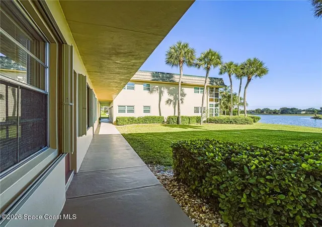 Homes for sale in Vero Beach, FL | 36 Vista Gardens Trl #103, Vero Beach, FL 32962 | MLS# 1065851