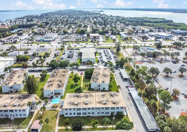 2nd image of 160 Bounty St, MERRITT ISLAND, FL 32952