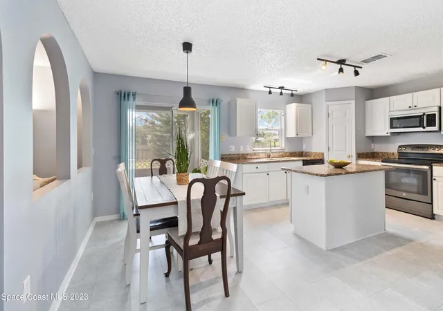 Photo 2 of Single family home for sale at 1531 Vista Lake Cir, Melbourne, FL 32904 | MLS# 1066243 | Listing updated on 2026-08-28