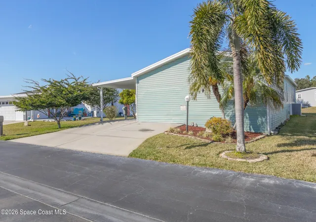 Photo 4 of Manufactured home for sale at 427 Horseshoe Bnd Cir #151, Cocoa, FL 32926 | MLS# 1066833 | Listing updated on 2026-05-26