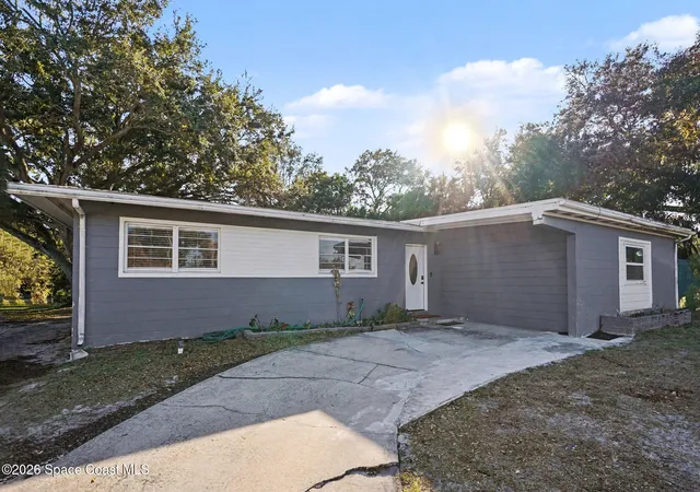 Photo 3 of Single family home for sale at 809 Espanola Way, Melbourne, FL 32901 | MLS# 1069433 | Listing updated on 2026-04-24