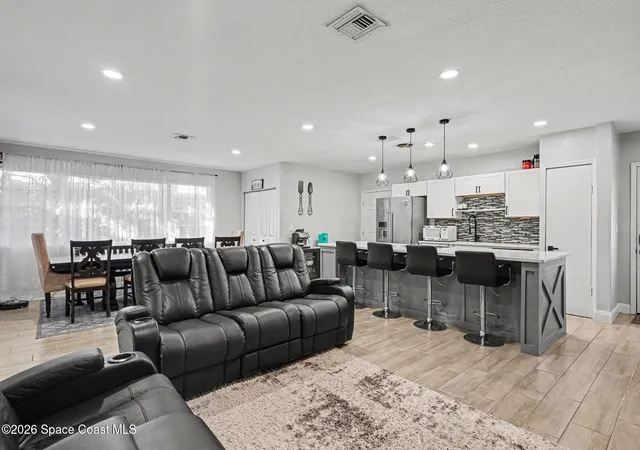 Photo 3 of Single family home for sale at 809 Espanola Way, Melbourne, FL 32901 | MLS# 1069433 | Listing updated on 2026-04-24