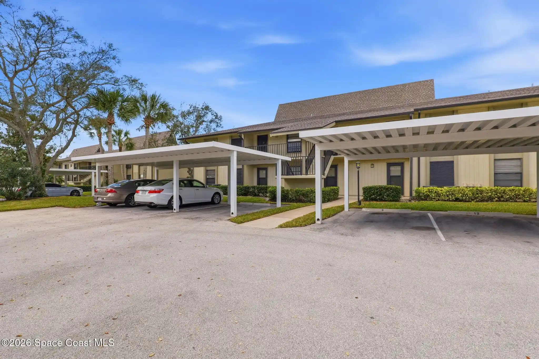 Listing Photo 2 - Condo for sale in 35 Plantation Dr located at 35 Plantation Dr, Vero Beach, FL 32966 - Unit #201