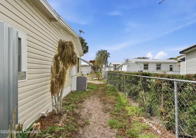 Photo 3 of Manufactured home for sale at 566 Dolphin Cir, Sebastian, FL 32976 | MLS# 1070812 | Listing updated on 2026-07-26