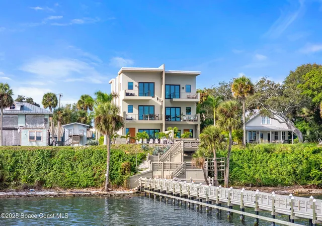Photo 4 of Townhouse for sale at 1807 Riverview Dr, Melbourne, FL 32901 | MLS# 1071330 | Listing updated on 2026-08-09
