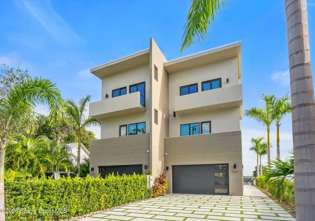 Photo 3 of Townhouse for sale at 1809 Riverview Dr, Melbourne, FL 32901 | MLS# 1071331 | Listing updated on 2026-08-05