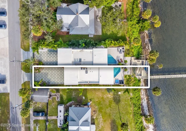 Photo 4 of Townhouse for sale at 1809 Riverview Dr, Melbourne, FL 32901 | MLS# 1071331 | Listing updated on 2026-08-05
