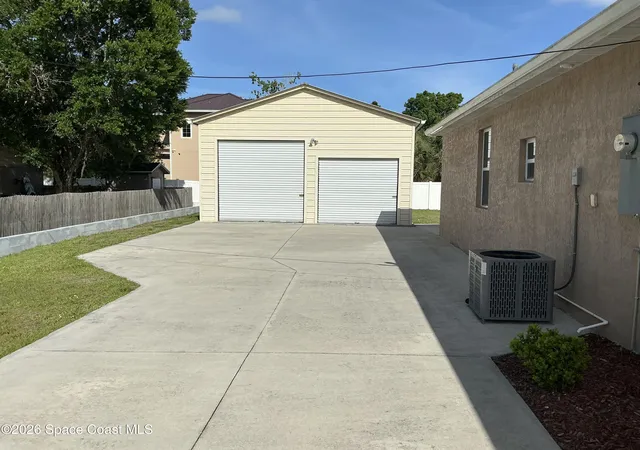 Photo 2 of Single family home for sale at 416 La Veta Dr, Melbourne, FL 32904 | MLS# 1073521 | Listing updated on 2026-09-05